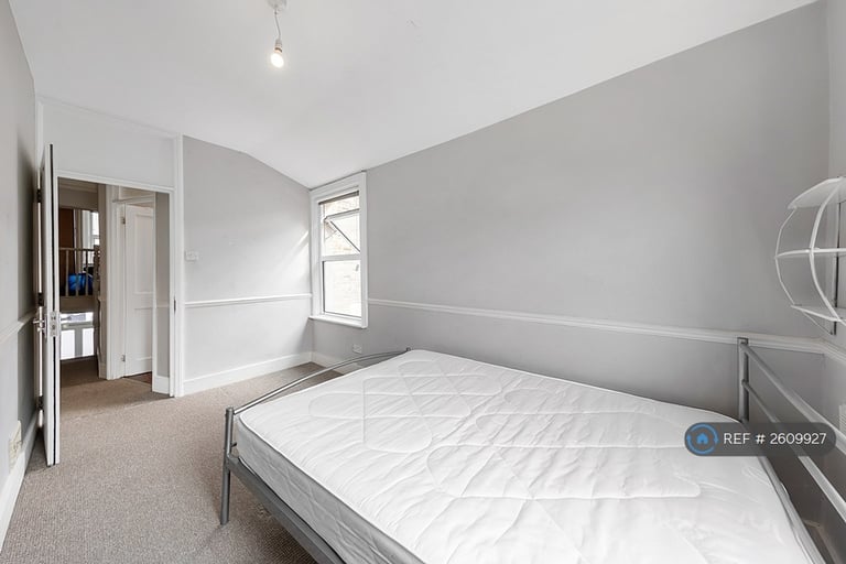 4 bedroom house in Kincaid Road, London, SE15 (4 bed) (#2609927)