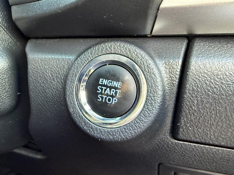 2019 Toyota Hilux 2.4 D-4D Invincible 50 Pickup Double Cab 4dr Diesel Auto 4WD Euro 6 (s/s) ( Pic...
