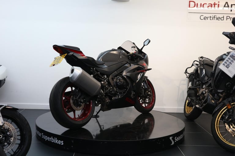 SUZUKI GSXR 1000 AL7 - 8200 MILES - 2017