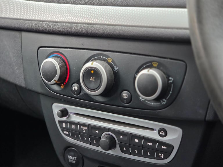 2011 Renault Megane 1.5 dCi Dynamique TomTom Euro 5 5dr HATCHBACK Diesel Manual