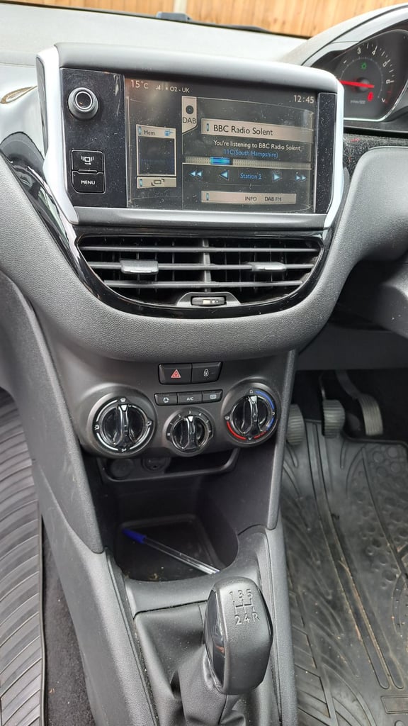 Peugeot, 208, Hatchback, 2013, Manual, 999 (cc), 3 doors