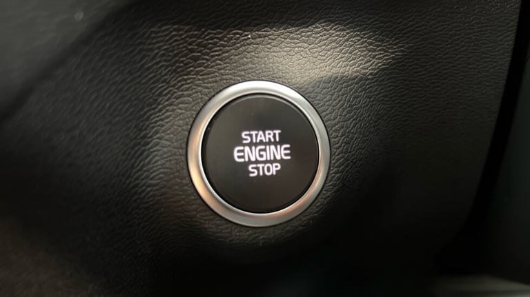 2022 Volvo XC40 Core, B3 mild hybrid, Petrol (Apple CarPlay, Power Tailgate, Google Nav) Estate P...