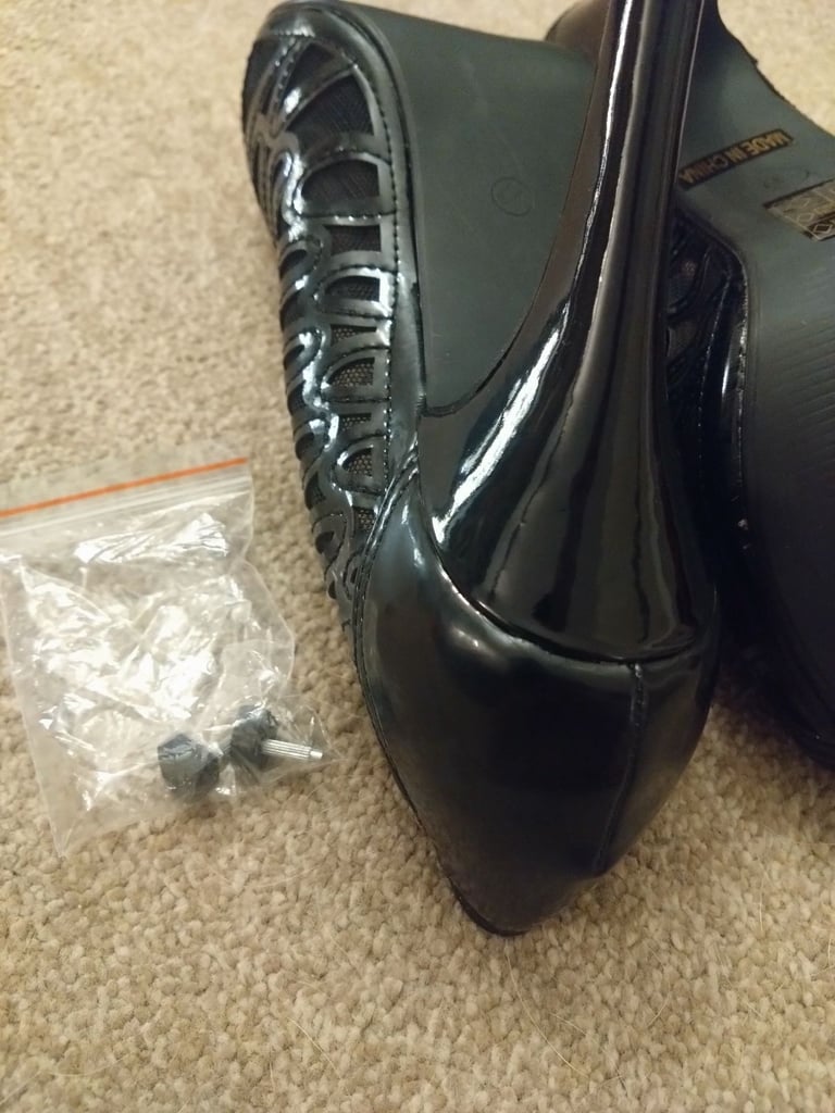 Black patent shoes 