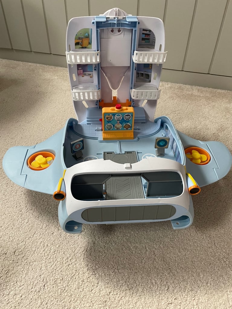 Octoray and official octonaut characters 