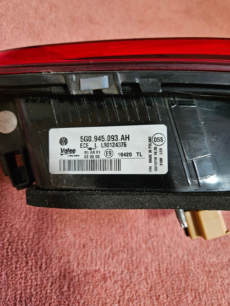 VW Golf 7.5 LEFT INNER tail light