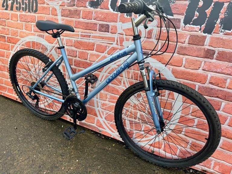 Ladies mountain bike 18” frame 26” wheels £60