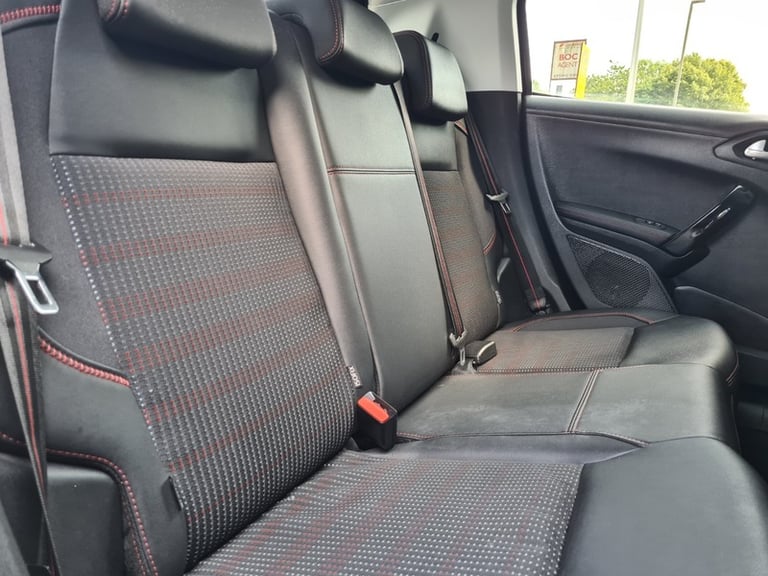 Peugeot 208 BLUE HDI GT LINE 1.6