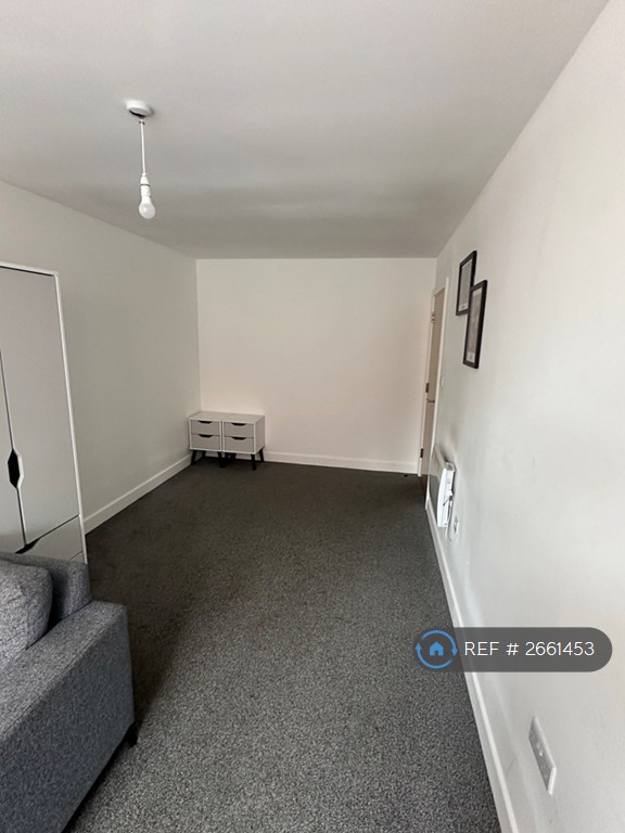 1 bedroom flat in High Street, Burton-On-Trent, DE14 (1 bed) (#2661453)