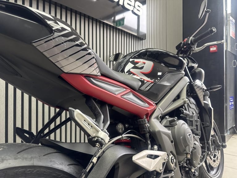 2023 Triumph Street Triple 765R Black, Sport naked 3855 miles