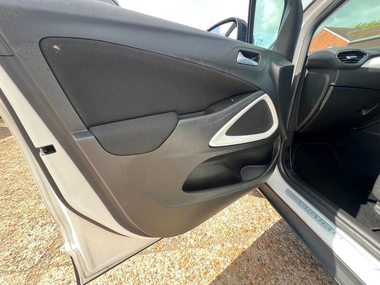 Vauxhall CROSSLAND 1.2 Turbo Griffin SUV 5dr Petrol Manual Euro 6 (s/s) (110 ps)