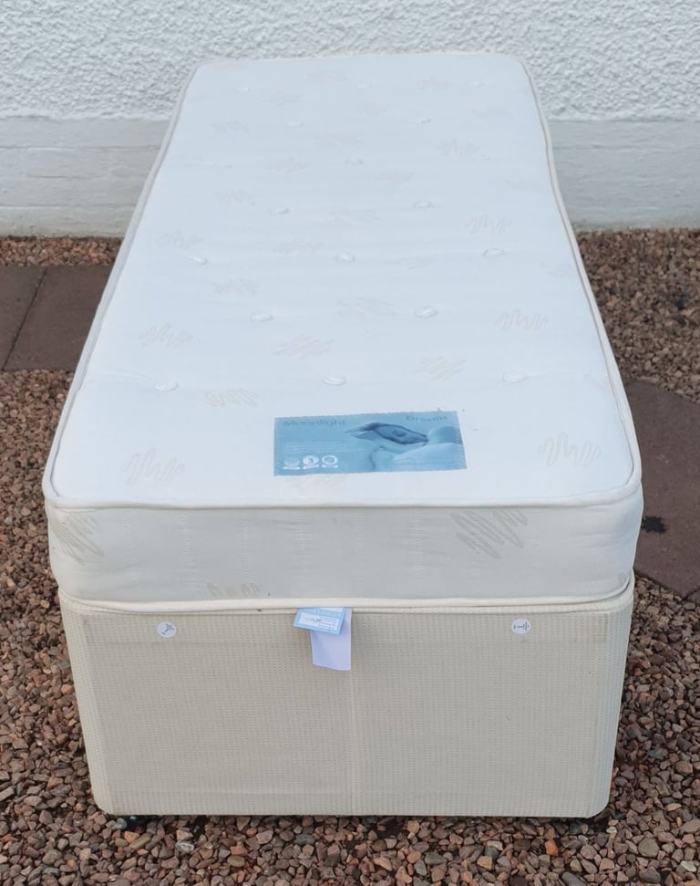 Small single bed, divan base with drawer & mattress 