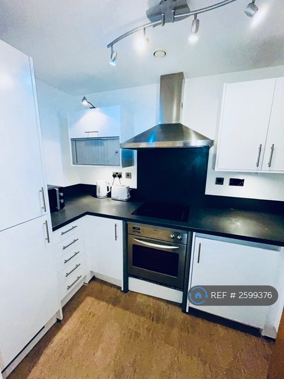 2 bedroom flat in Qube, Birmingham, B1 (2 bed) (#2599376)