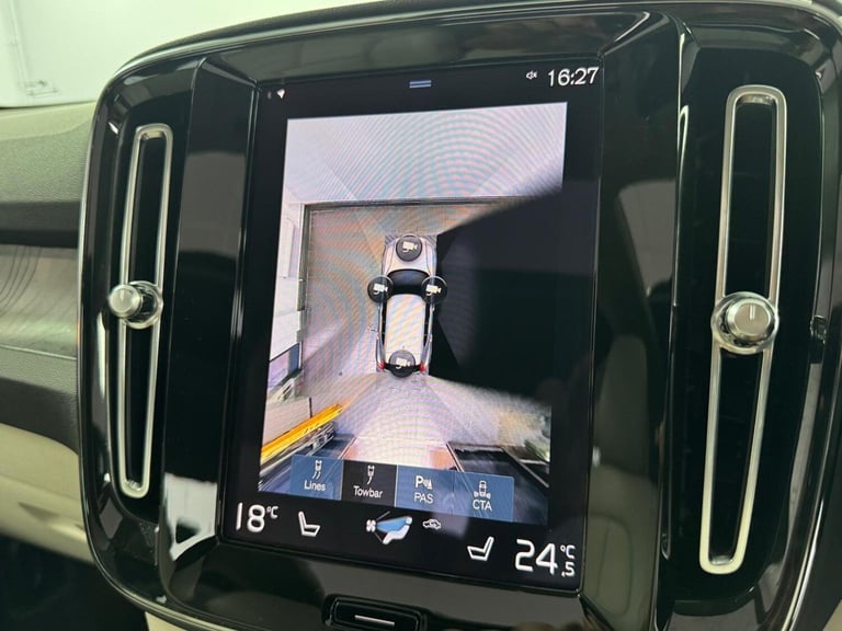 VOLVO XC40 1.5h T5 Recharge 10.7kWh Ultimate Dark Auto Euro 6 (s/s) 5dr 2023
