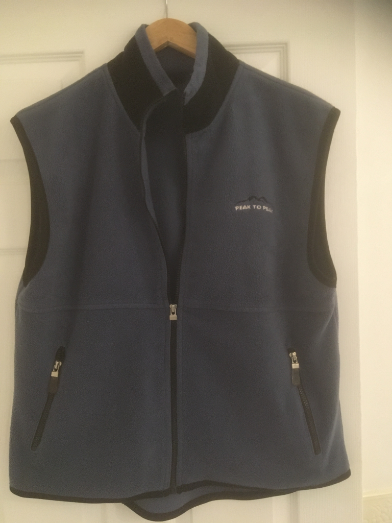 !!! MENS BLUE FLEECE GILET.. V.G.C. MEDIUM.. WASHED AND READY TO WEAR !!!
