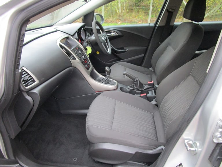 VAUXHALL ASTRA 1.7 CDTi ecoFLEX Exclusiv 2012