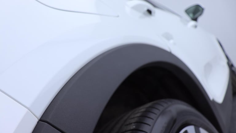 2025 Volvo XC40 B4 (P) Ultra Bright (Sunroof, Pilot Assist, BLIS, Leather) ESTATE Petrol/Electric...