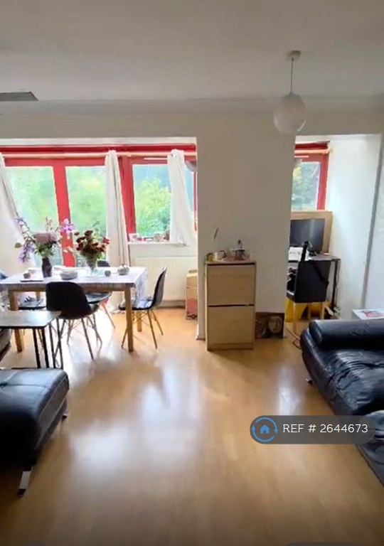 3 bedroom flat in Bywater Place, London, SE16 (3 bed) (#2644673)