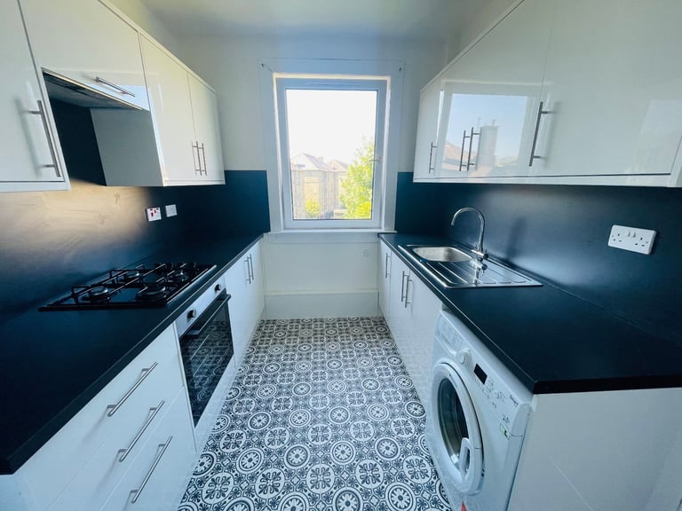 2 Bedroom Flat, Hutchison Crossway, Edinburgh