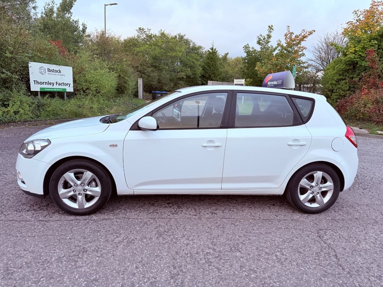 2010 10 KIA CEED 2 1.6 PETROL MANUAL SMART FAMILY MOTOR OCTOBER 2026 MOT 
