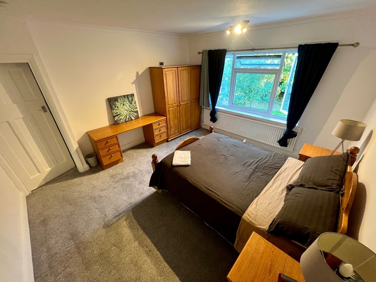 LARGE DOUBLE ROOM 🌿Garden Facing🌳