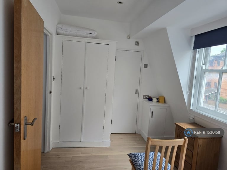 1 bedroom flat in Finborough Road, London, SW10 (1 bed) (#1530158)