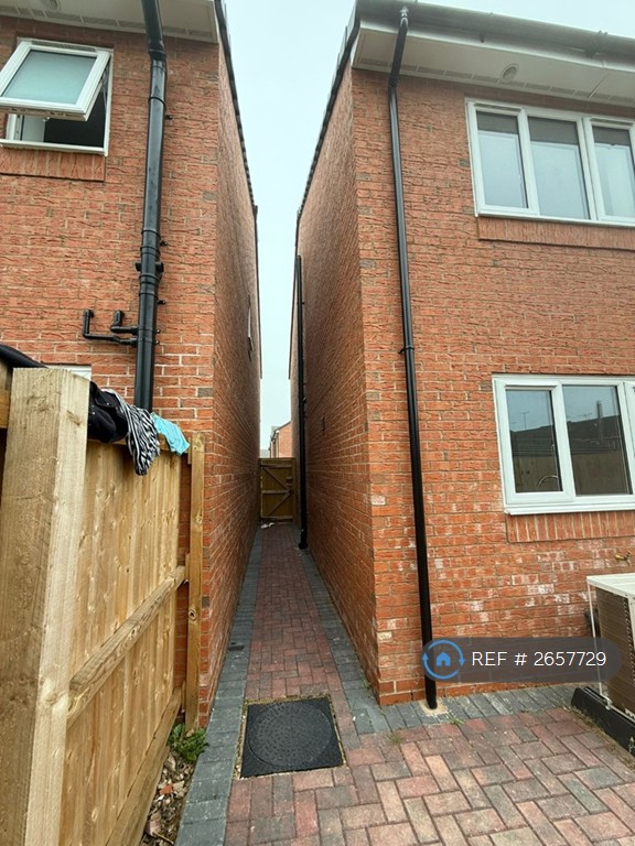 3 bedroom house in Cody Court, Silverdale Close, CV2 (3 bed) (#2657729)