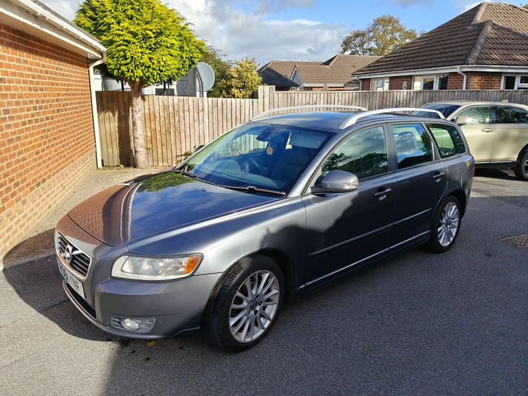 Cheap Volvo, V50, Estate, 2011, Manual, 1560 (cc),5 doors for sale in Bournemouth, Dorset