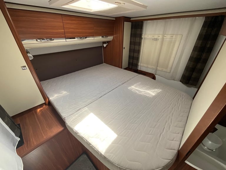 Adria Matrix Supreme M687SBC, Automatic, Island Bed