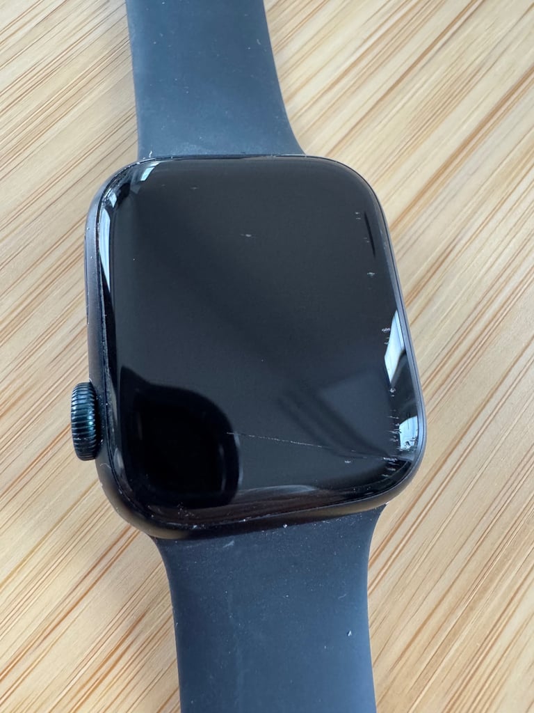 Apple Watch Series 8 (41mm) – Excellent Condition, Original Packaging & Accessories
