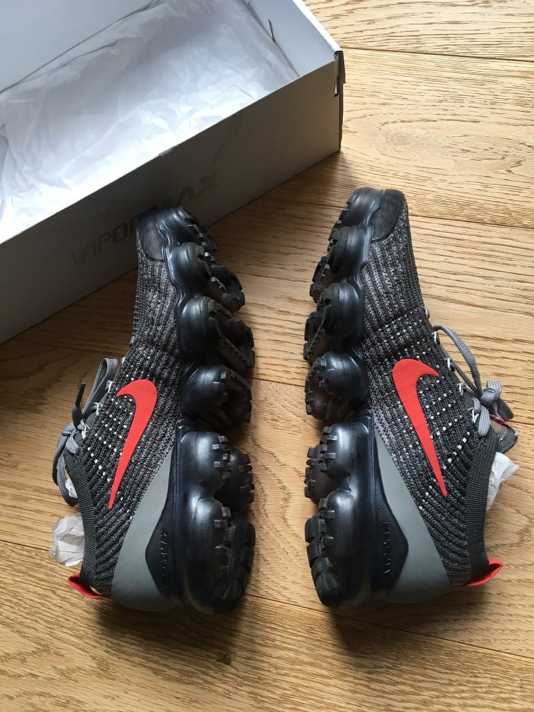 BNWT size 7 Nike Air Vapormax Flyknit 3 Nike trainers in box