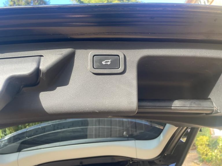 2016 Land Rover Discovery Sport 2.0 TD4 SE Tech SUV 5dr Diesel Auto 4WD Euro 6 (s/s) (180 ps) 7 S...