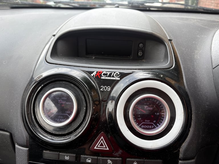Vauxhall Corsa 1.6T Vxr Artic White edition 
