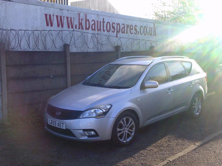 breaking for spares kia ceed etate 2010 1.6 crdi