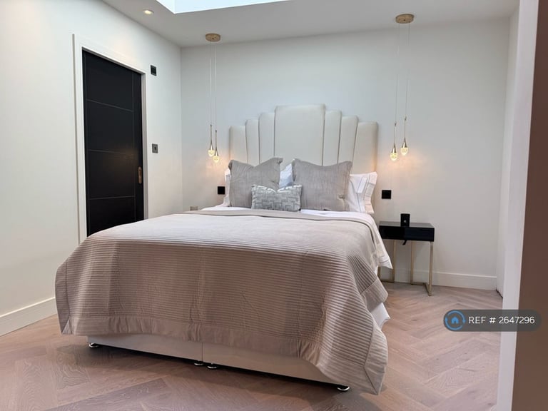 1 bedroom house in Penywern Road, London, SW5 (1 bed) (#2647296)