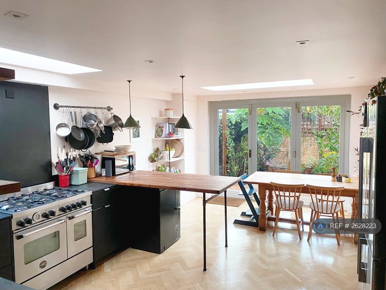 image for 3 bedroom house in Springfield Road, London, E17 (3 bed) (#2628223)