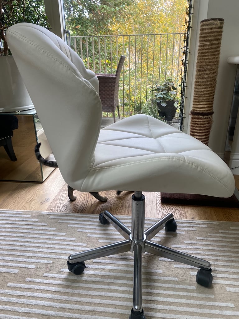 Office /nail tech chair 