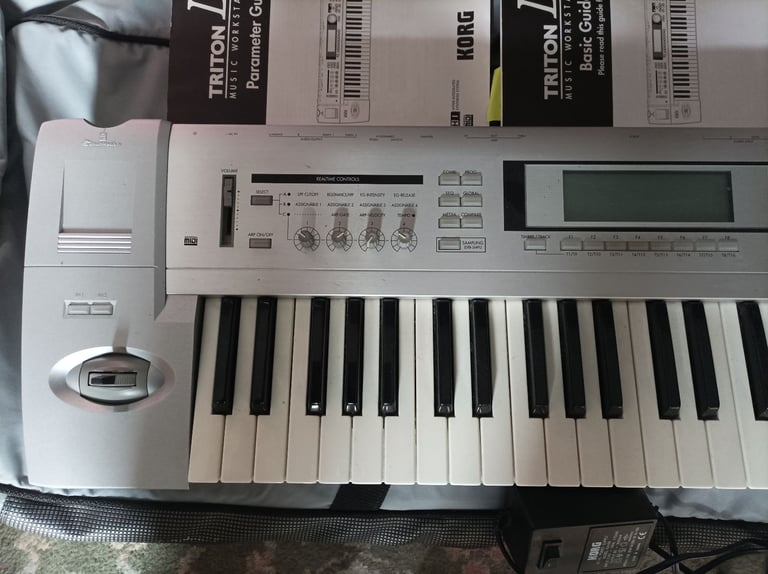 Korg TritonLE Synth - Note Faulty LCD Backlight