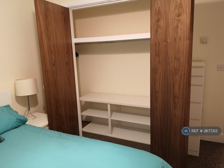 1 bedroom flat in Falcon Drive, Cardiff, CF10 (1 bed) (#2677313)