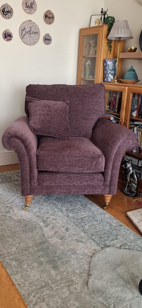Parker Knoll - Burghley Suite