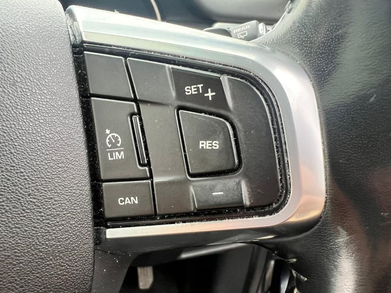 2017 Land Rover Discovery Sport 2.0 TD4 SE Tech Auto 4WD Euro 6 (s/s) 5dr ESTATE Diesel Automatic