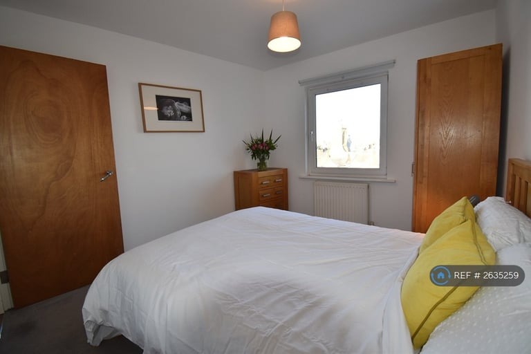 3 bedroom flat in Woolmonger Street, Northampton, NN1 (3 bed) (#2635259)