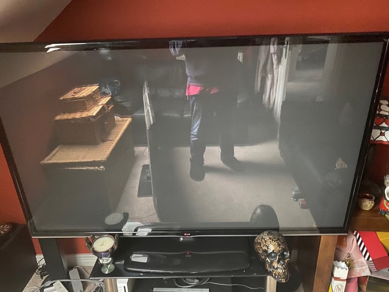 Lg 60’’ smart tv with sound bar