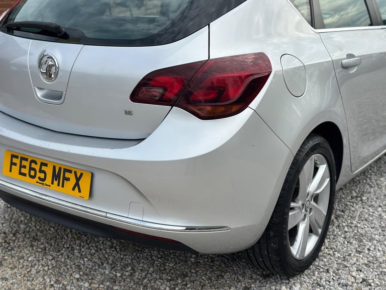 2015 Vauxhall Astra 1.6i SRi Euro 6 5dr HATCHBACK Petrol Manual