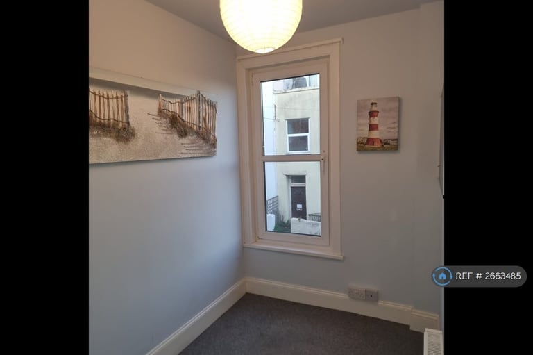 4 bedroom house in Grove Crescent, Teignmouth, TQ14 (4 bed) (#2663485)