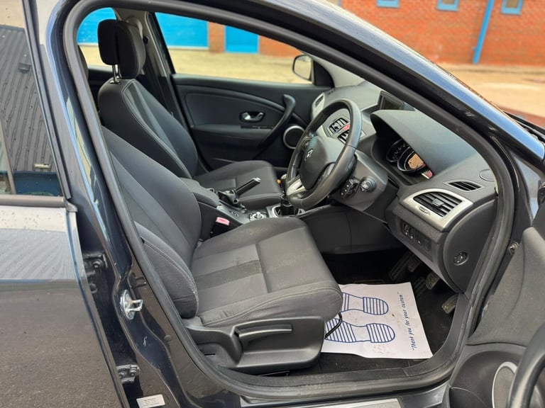 2011 Renault Megane 1.6 16V Dynamique TomTom Euro 5 5dr HATCHBACK Petrol Manual