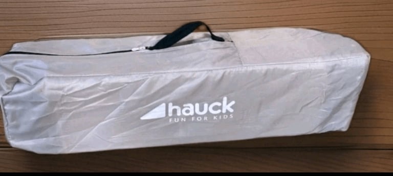 Hauck Travel Cot - Winnie The Pooh Dream 'n' Play