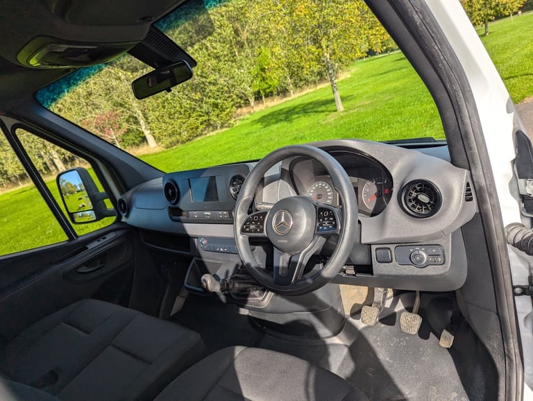  MERCEDES-BENZ SPRINTER 3.5t Progressive Luton Tail Lift