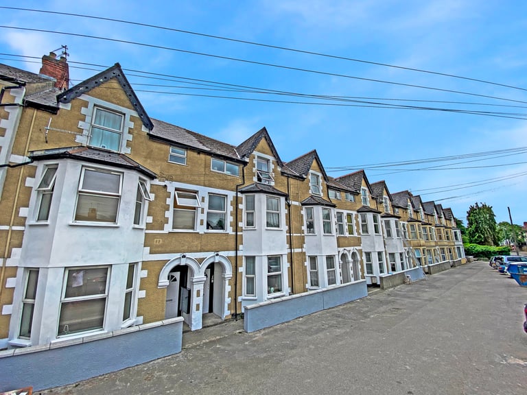 2 bedroom flat in 19 Ely Road, Cardiff, CF5 Book Online - The Rent Guru {65}