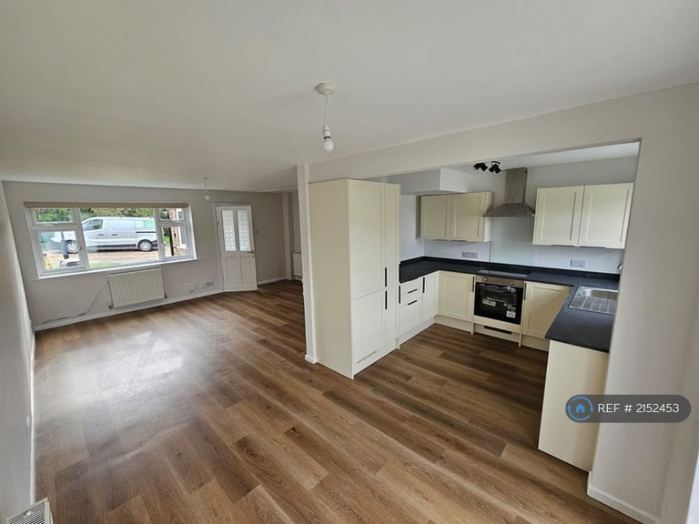 3 bedroom house in Harvey Close, East Cowes, PO32 (3 bed) (#2152453)