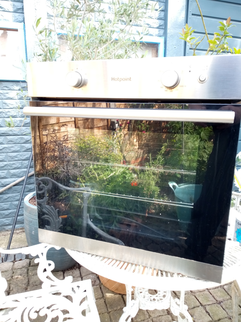 Hotpoint Built In Gas Oven GA2124IX